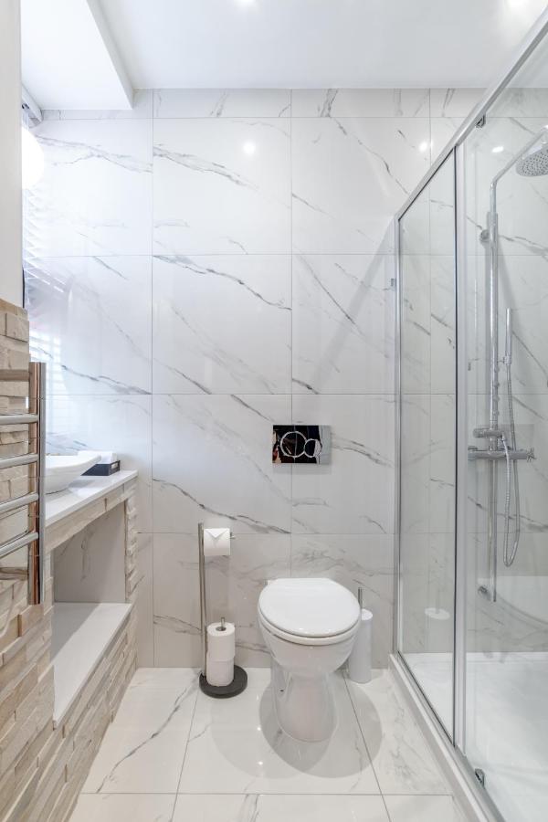 Pamper Yourself In Our Double Sized Copper Tub -2 Bedroom Villa Inverness Buitenkant foto